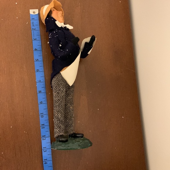 "THE CAROLERS"  SINGING MAN FIGURE 1982 - BUYERS CHOICE - Picture 10 of 10